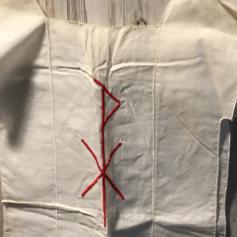 Vintage lino y altar rojo, bata niño Foto 2 de 4