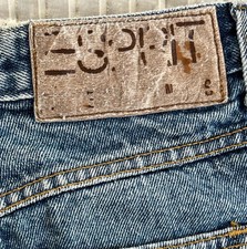 ESPRIT vintage light wash, high-waisted mom jean shorts frayed hem from 1990 s.