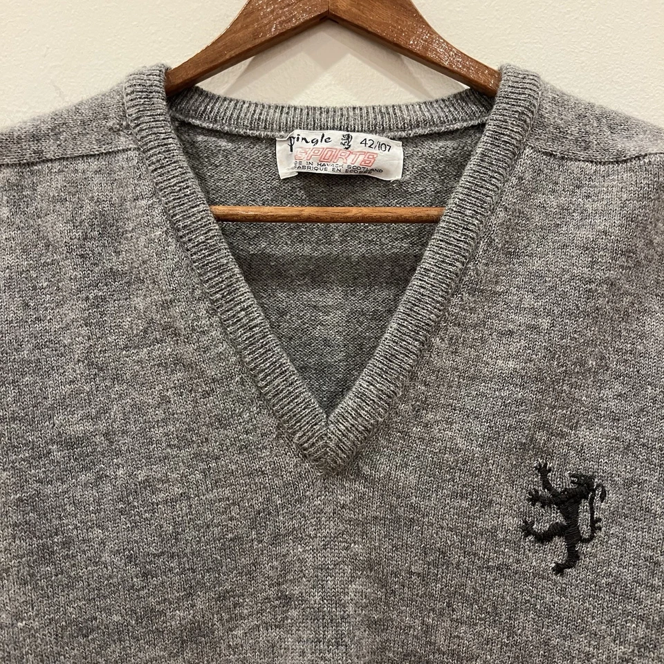 Suéter De Colección Pringle of Scotland Para Hombres 42 Grande Gris Lana Cuello en V Logo de León Foto 3 de 4