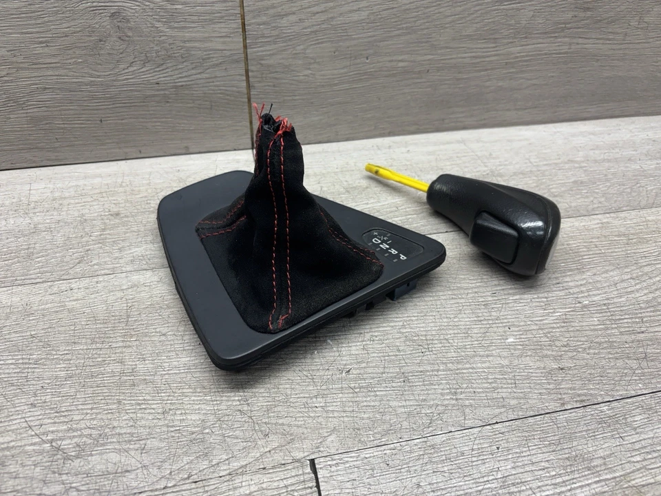 2008 BMW E90 335xi ponto vermelho seletor de engrenagem automático botão de guarnição e acabamento fabricante de equipamento original - Imagem 3 de 4