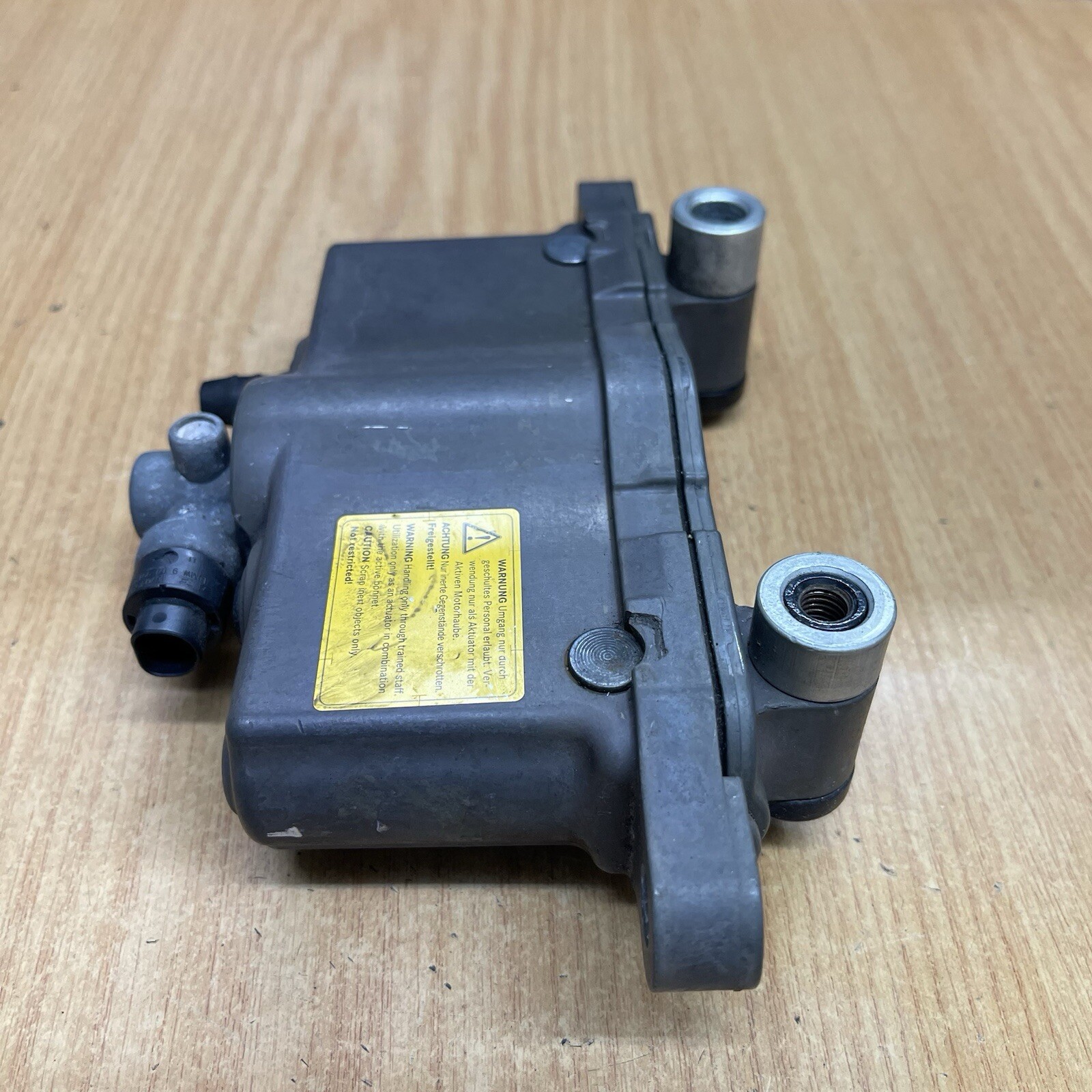 Mercedes-Benz E W212 Front Right Bonnet Crash Hinge Actuator 