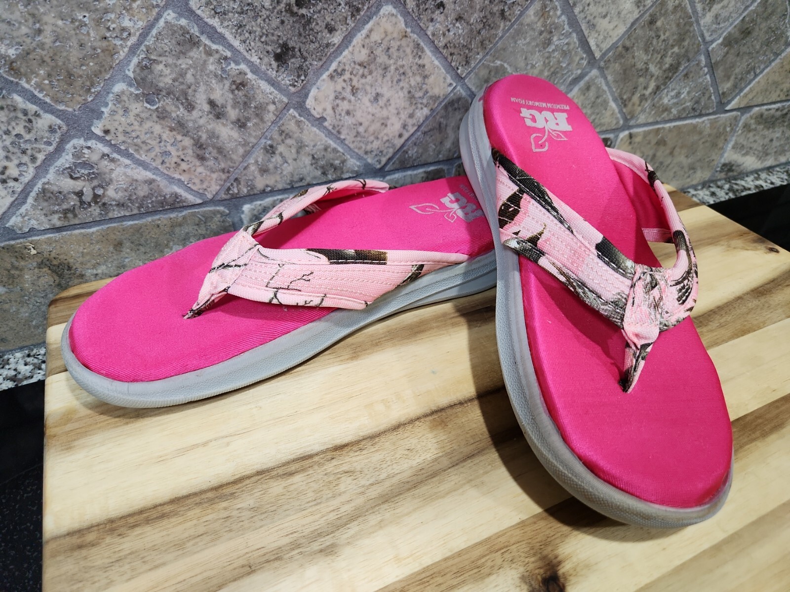 Realtree Girl cassie Camo thong Memory Foam Flip Flops Sandals Size 8M RG  pink | eBay