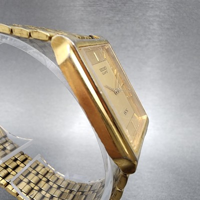 SEIKO SX tank 黒×金 V701-5K40 稼働品 SEIKO SX tank 黒×金 V701-5K40 稼働品 Vintage Seiko SX Tank