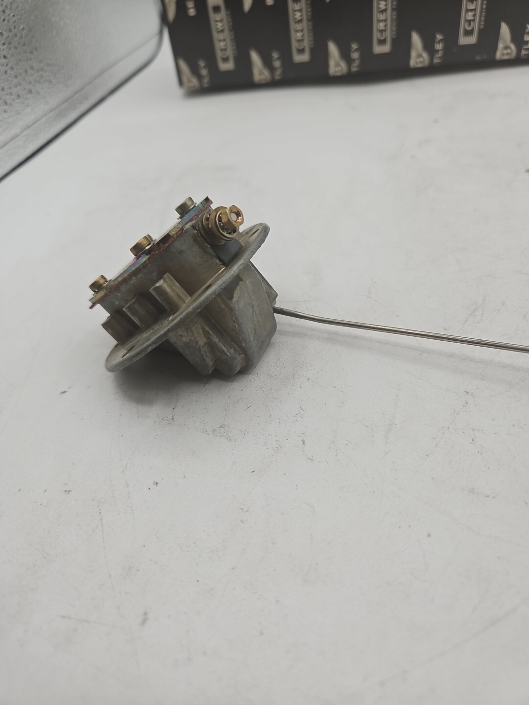BENTLEY FUEL GAUGE LEVEL UNIT (UR13591)