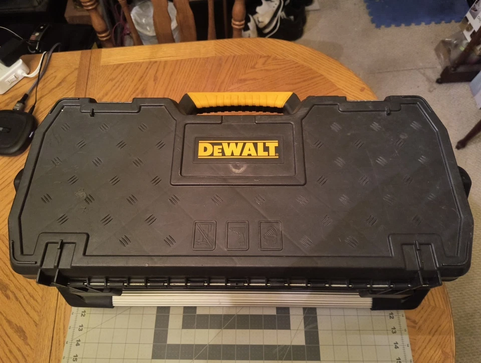 Dewalt 2 in in Tool Box 22 x 10 - Image 4 of 4