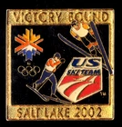 SALT LAKE 2002 OLYMPIC GAMES PIN. US SKI TEAM. VICTORY ROUND