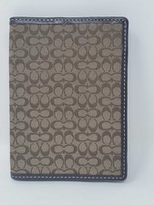 Porta pasaporte/cartera Coach marrón firma lona cuero. ¡Buen estado!