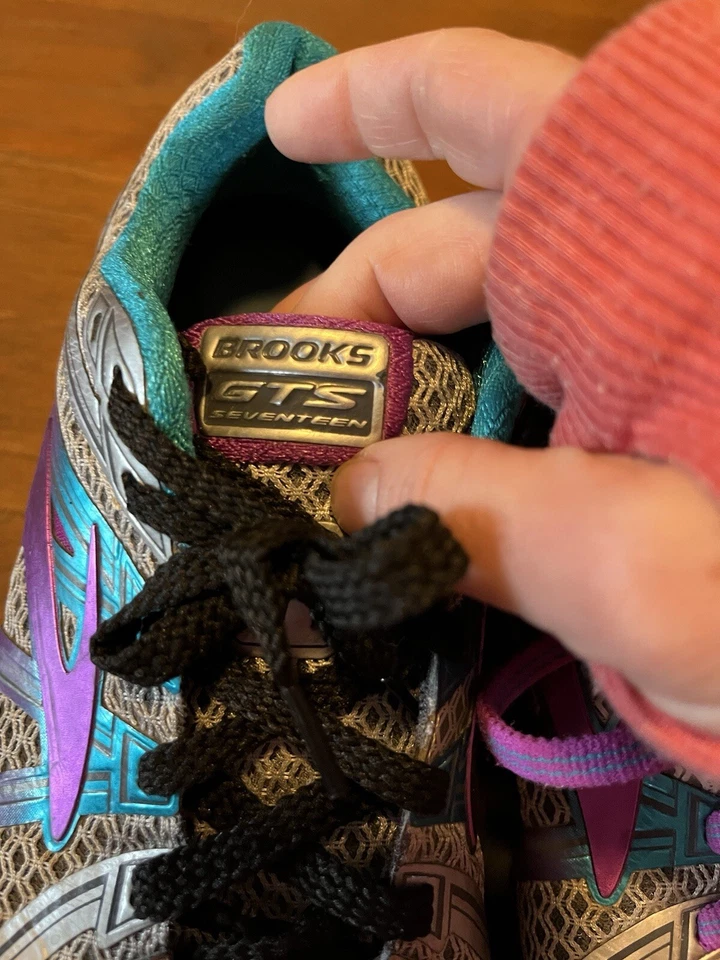 Zapatos para correr Brooks Adrenaline GTS 17 plateados/púrpura/verde azulado para mujer Foto 3 de 4