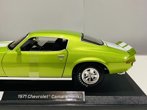 Maisto 1/18 Diecast Special Edition 1971 Chevrolet Camaro Grass Green (SALE) - Picture 5 of 8
