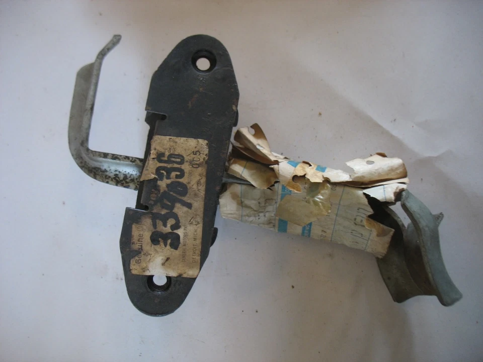 GM 339036 SOPORTE DE SUSPENSIÓN DE ESCAPE 1971 1972 1973 1974 1975 CHEVROLET VEGA MONZA Foto 3 de 4