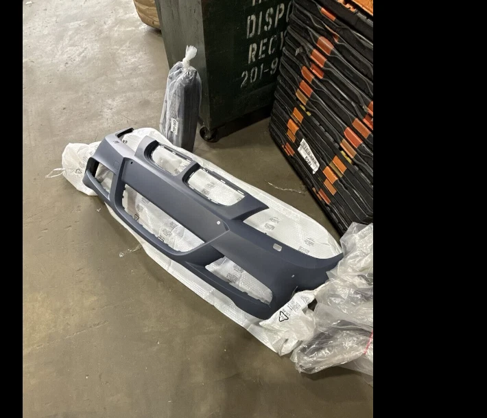 Cubierta de parachoques delantero estilo M-Tech con PDC apta para 05-08 BMW E90 E91 4 puertas serie 3 Foto 3 de 3