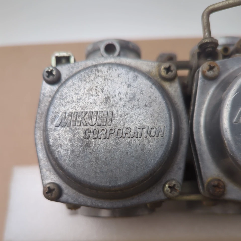 Conjunto de carburador Suzuki GS 550E 1980 Mikuni Foto 2 de 4