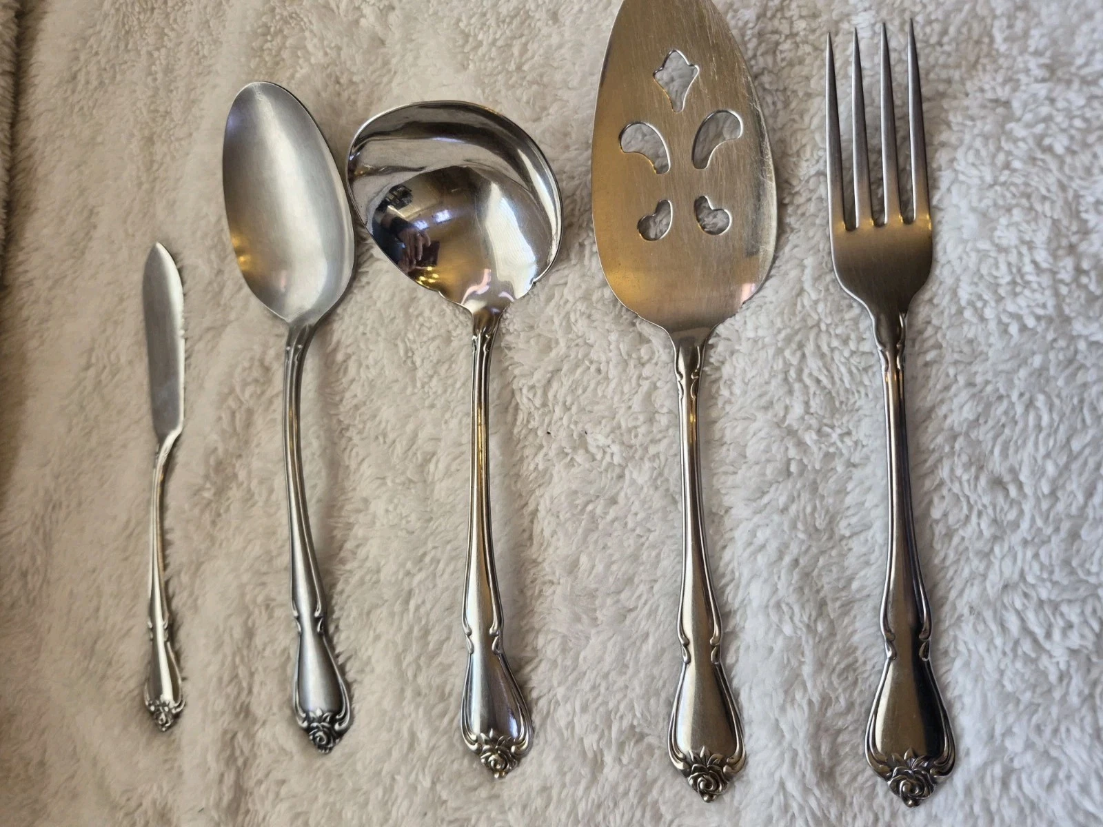 Oneida Ltd 1881 Rogers Stainless Arbor Rose True Rose 4 Piece Serving Set Bonus