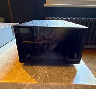 Meridian 203 Digital Converter DAC Black Optical & Coaxial Inputs
