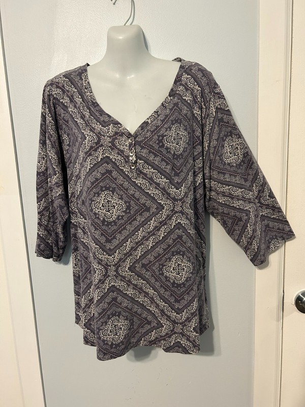 Women's Croft & Barrow Grey Blue Multi V-Neck Top with 3/4 Sleeve   Plus Size 1X