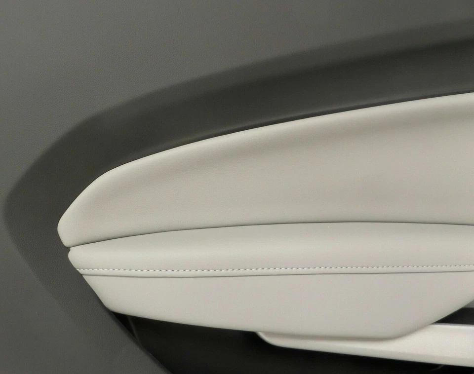 OEM 2019 2020 Chevrolet Camaro Door Panel Ceramic White Driver Side LH 84557738 - Imagem 3 de 4