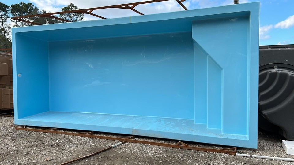Fiberglass pool Infinity Esc 600 (9.8x19.6x4.7 deep) | eBay