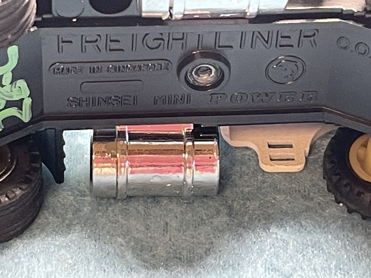 SHINSEI Mini Power 601 Truck Freightliner W/ Low-loader SHINSEI Mini Power 601 Truck Freightliner W/ Low-loader