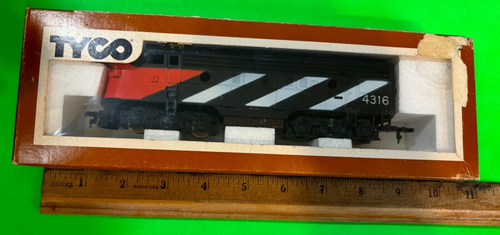 Tyco HO Scale Diesel Locomotive Train Engine Canadian National #4316