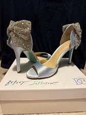 Betsey Johnson Rhinestone Bow Satin Heels Ivory Bridal Wedding Pumps Sz 8.5 NEW 