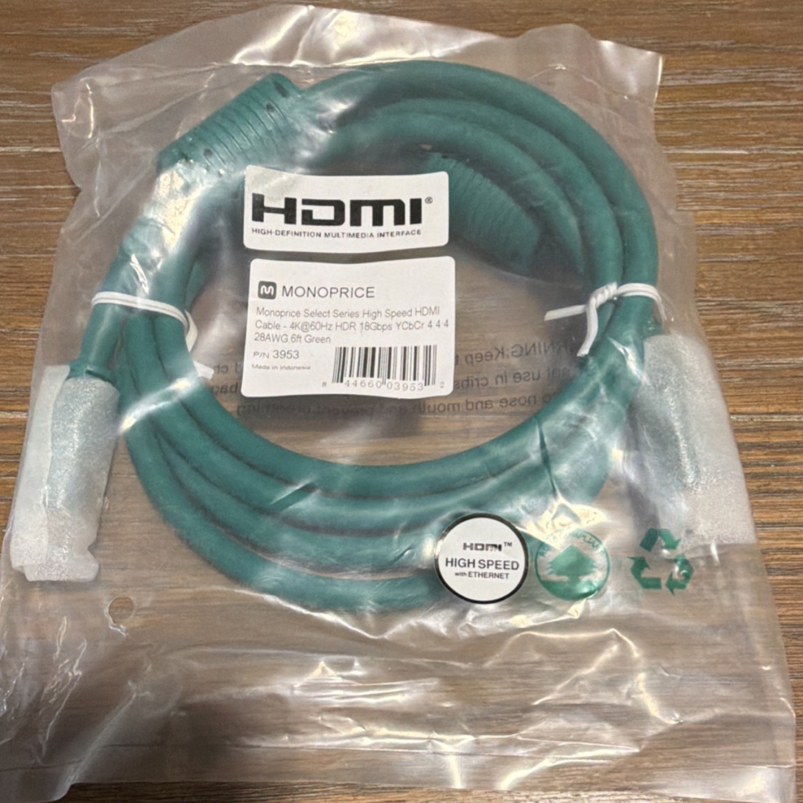Monoprice Select Series High Speed HDMI Cable 4K@60Hz HDR 18Gbps 28AWG 6ft Green
