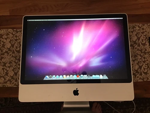 Apple iMac 24-inch 2.4GHz Intel Core 2 Duo (MA878LL/A) w/Box