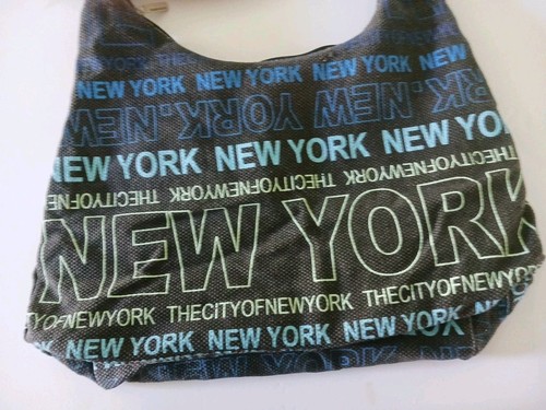 Borsa a tracolla Robin Ruth in tela con cerniera.Tema NYC con tasca con cerniera nella fodera - Foto 2 di 10