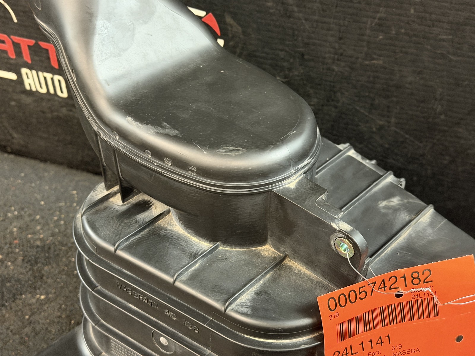2004 MASERATI SPYDER 4.2 AIR INTAKE CLEANER FILTER BOX WITH TUBES & METER