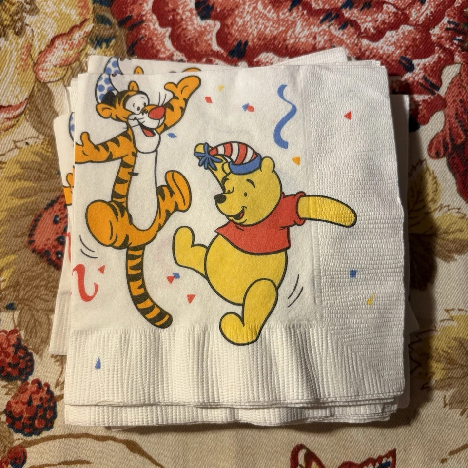 Nuevas servilletas de cumpleaños retro vintage de Winnie The Pooh tienen un cumpleaños retumbly Tumbly Foto 4 de 4