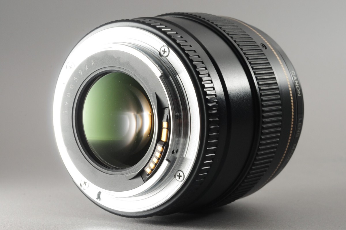 Mint Canon EF 100mm F/2 USM Portrait AF Lens W/Cap From