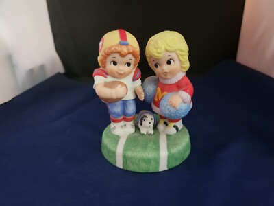 Sigma The Tastesetter 1982 Puppy Love Touch Down Figurine