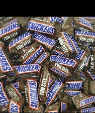 Snickers Milk Chocolate Fun Size, Bulk Wrapped Candy Bars 5 Pounds 