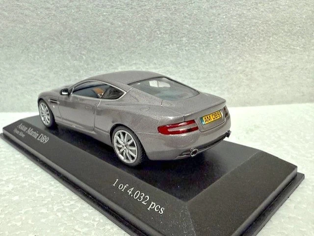 Minichamps Aston Martin DB9 2003 Oyster Silver diecast 1:43 scale model car - Image 3 of 4