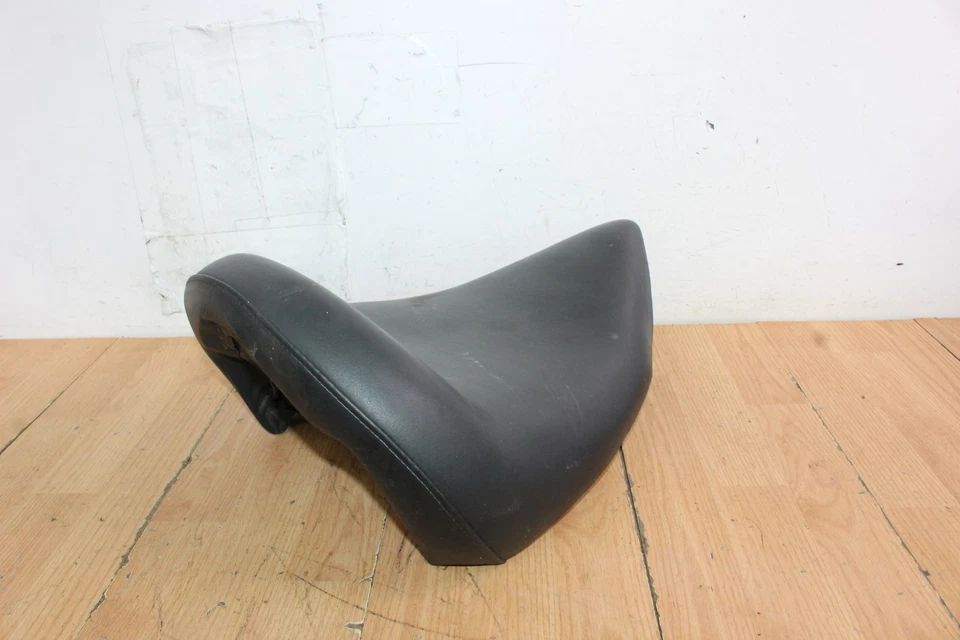 2005 Victory Vegas 8 Ball Driver Seat Saddle - Image 2 of 4