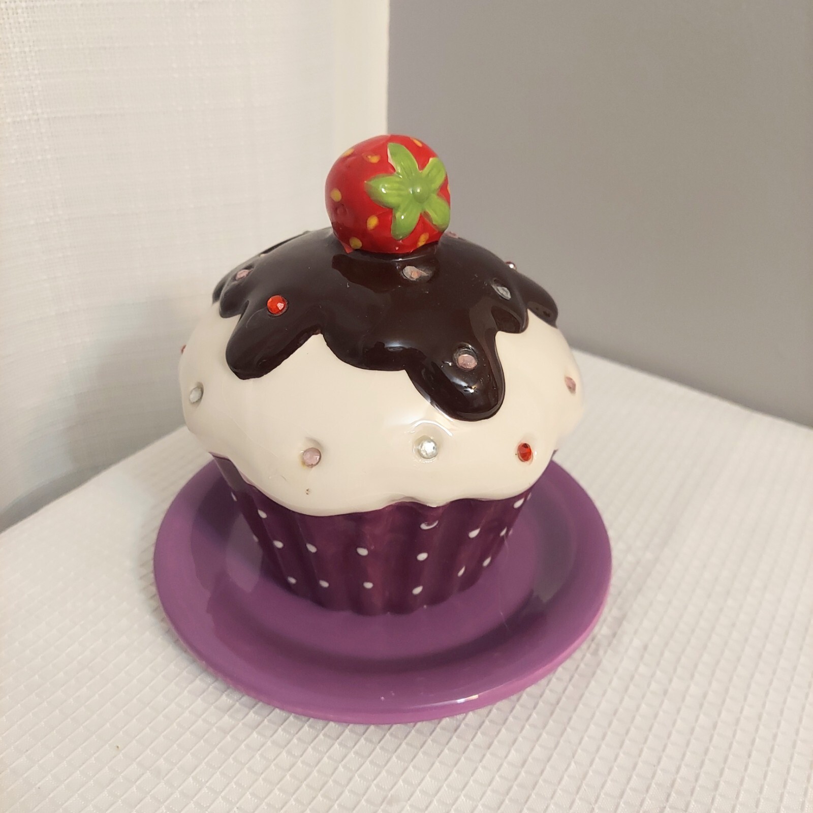 Cupcake Coin Bank Ceramic Chocolate Strawberry Rhinestones Sealed Novelty-image