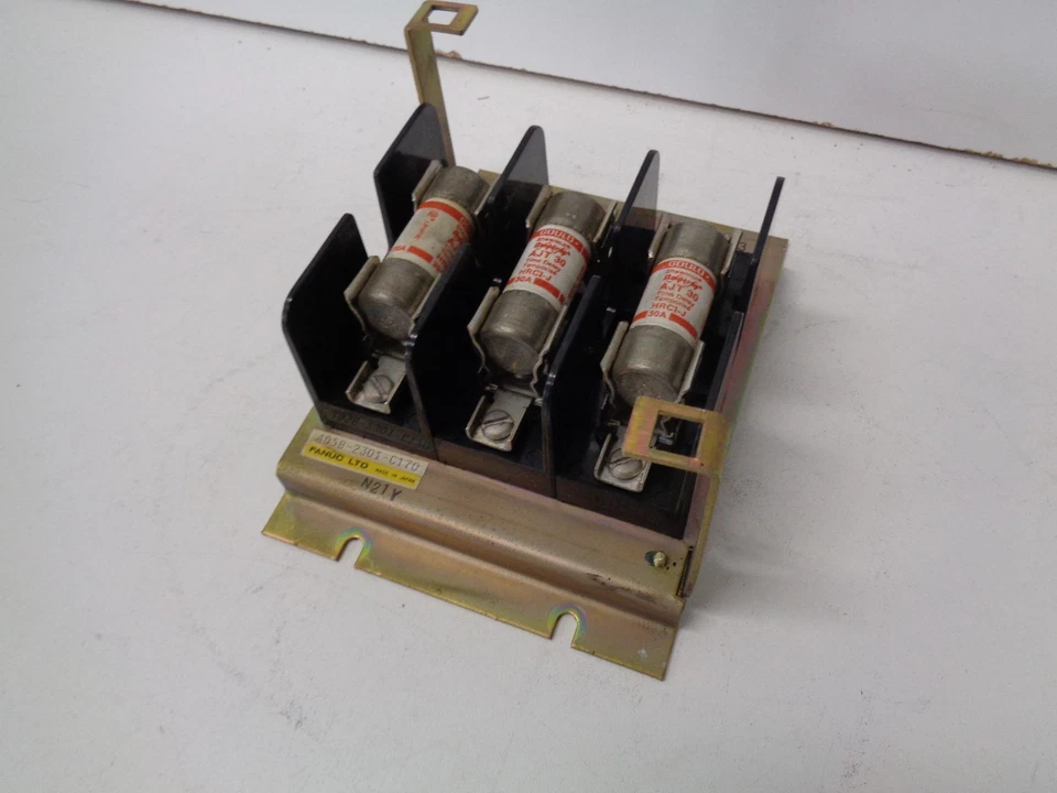 FANUC A05B-2301-C170 PORTAFUSIBLES 3 POLOS CON FUSIBLES - USADO - ENVÍO GRATUITO Foto 2 de 4