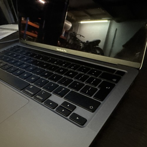 Apple MacBook Pro 13" 2020 | Intel i5 10Gen| 16GB RAM | 512GB SSD - Afbeelding 15 van 16