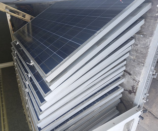 Solarpanel PV Modul fester silberner Rahmen Außen blau/silber