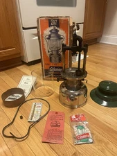 COLEMAN MODEL 237 KEROSENE FUELED SINGLE MANTLE LANTERN MADE IN USA NOV 1958 BOX