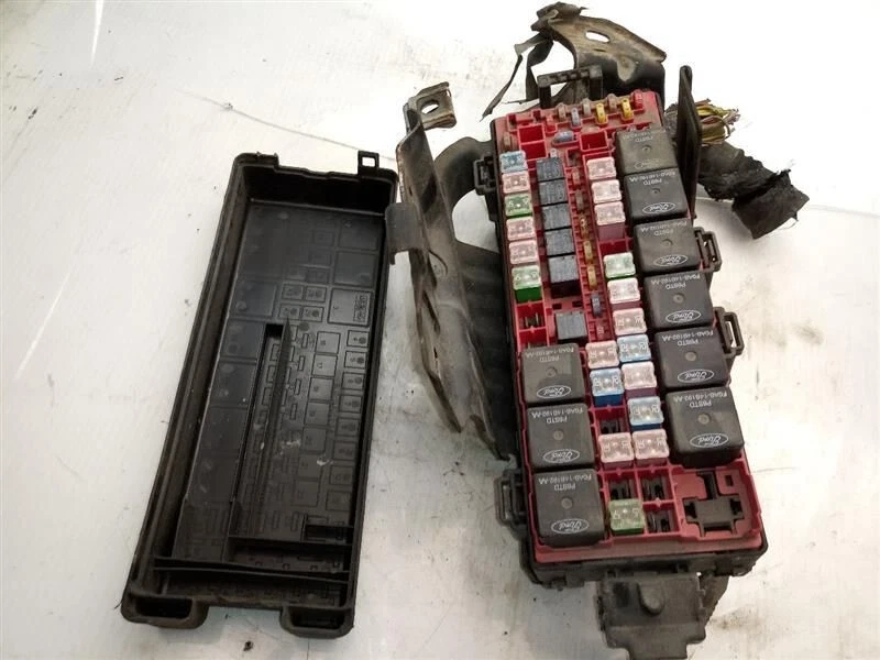 2008-2010 Ford F250SD,F350 SD Fuse Box Engine OEM - Изображение 3 из 4