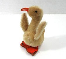 VINTAGE STEIFF TULLA GOOSE MOHAIR TOY WITH BUTTON 5 INCHES