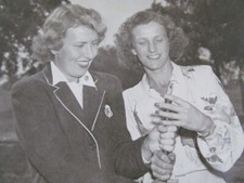 VINTAGE B & W PHOTO-BABE ZAHARIAS & BETTY JAMESON-WHO TEES OFF FIRST