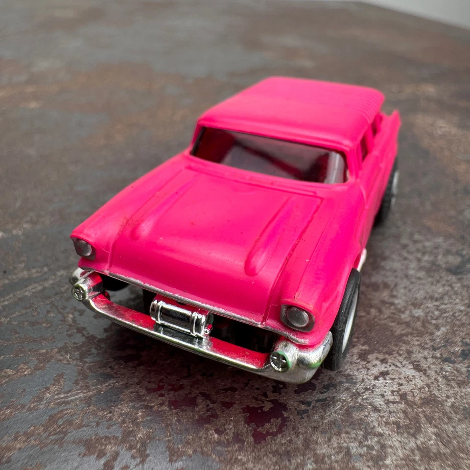Coche Ranura Chevy Nomad Wagon AFX '57 Rosa Caliente Escala HO De Colección Foto 2 de 4