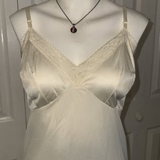 Vanity Fair Beige Vintage Slip Silky Nylon Lacy Women  s Sz 40 Fairy Glamorous