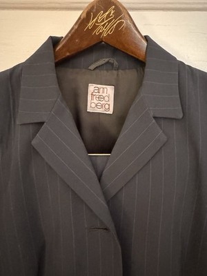 Ann Freedberg Wool Blend Suit Gray pinstriped Includes Jacket & Pants, Size 8
