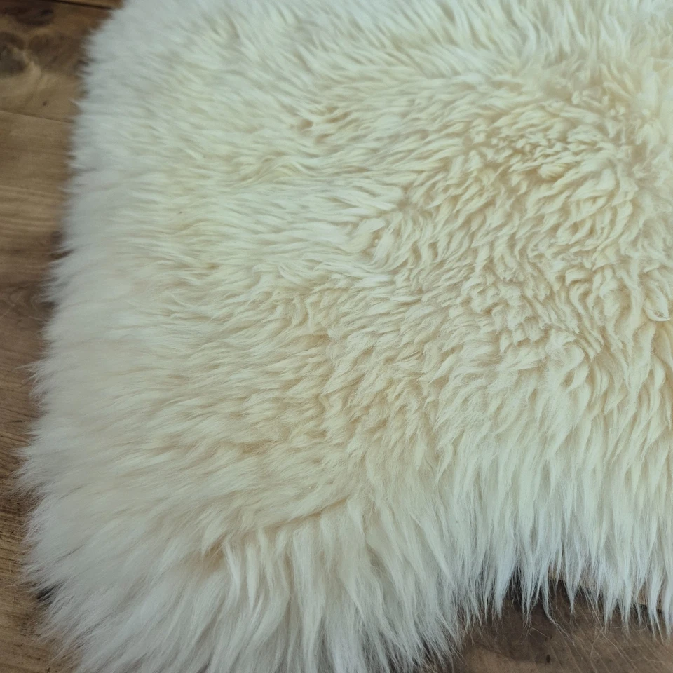 Alfombra de piel de oveja blanca IKEA Rens 20x30 peluda suave prístina Foto 3 de 4