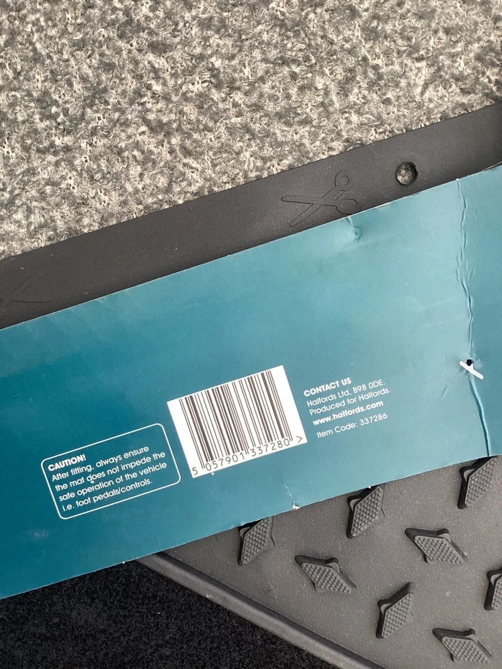 Halfords Carpet & Rubber Mat 4 Piece Set 337286 - Image 2 of 2