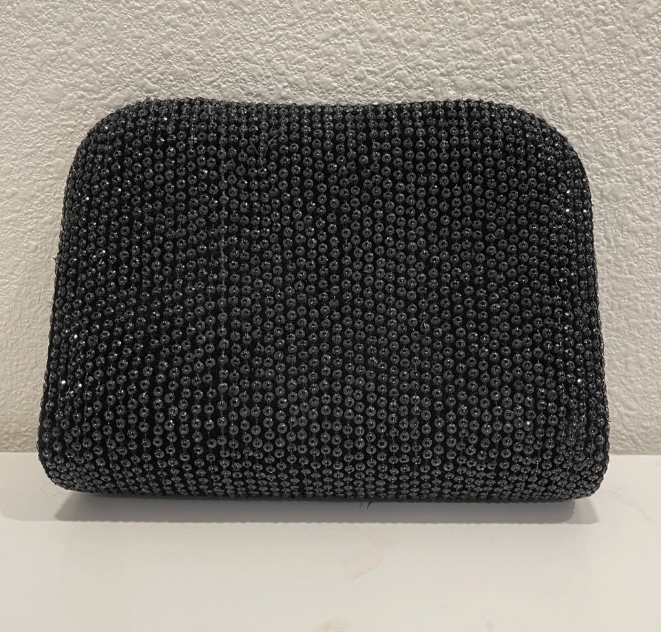 Bolso clutch Badgley Mischka negro con cuentas con cierre de filigrana plateado + bolsa antipolvo Foto 4 de 4