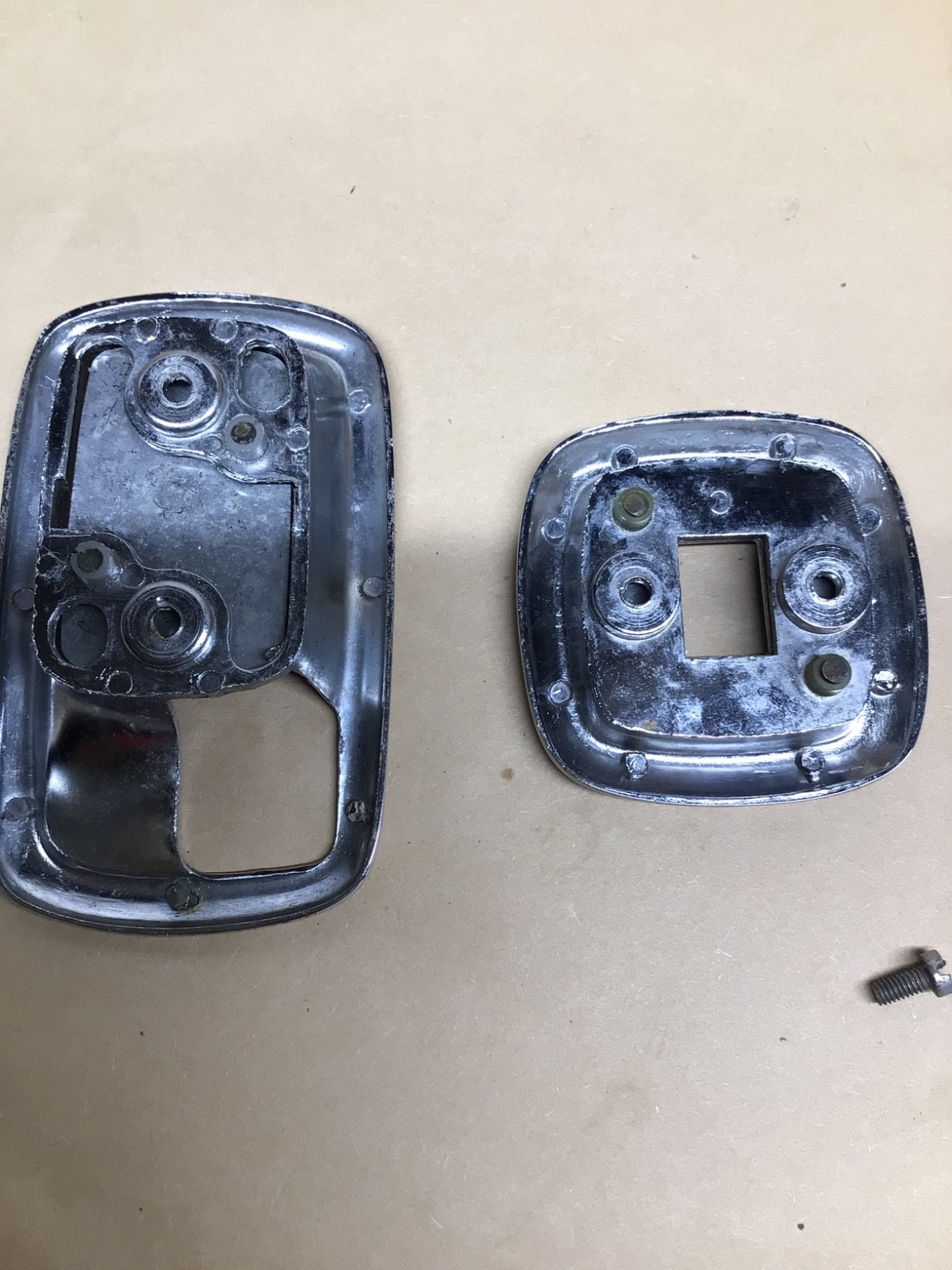 1966 -80 Rolls Royce Silver Shadow Wraith II Front RT Window Switch  Door Trims