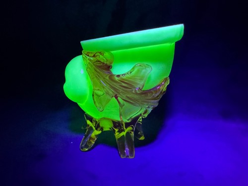Uranium Glass Stevens & Williams Art Glass Cornucopia Vase Cadmium Motif Antique - Picture 9 of 23